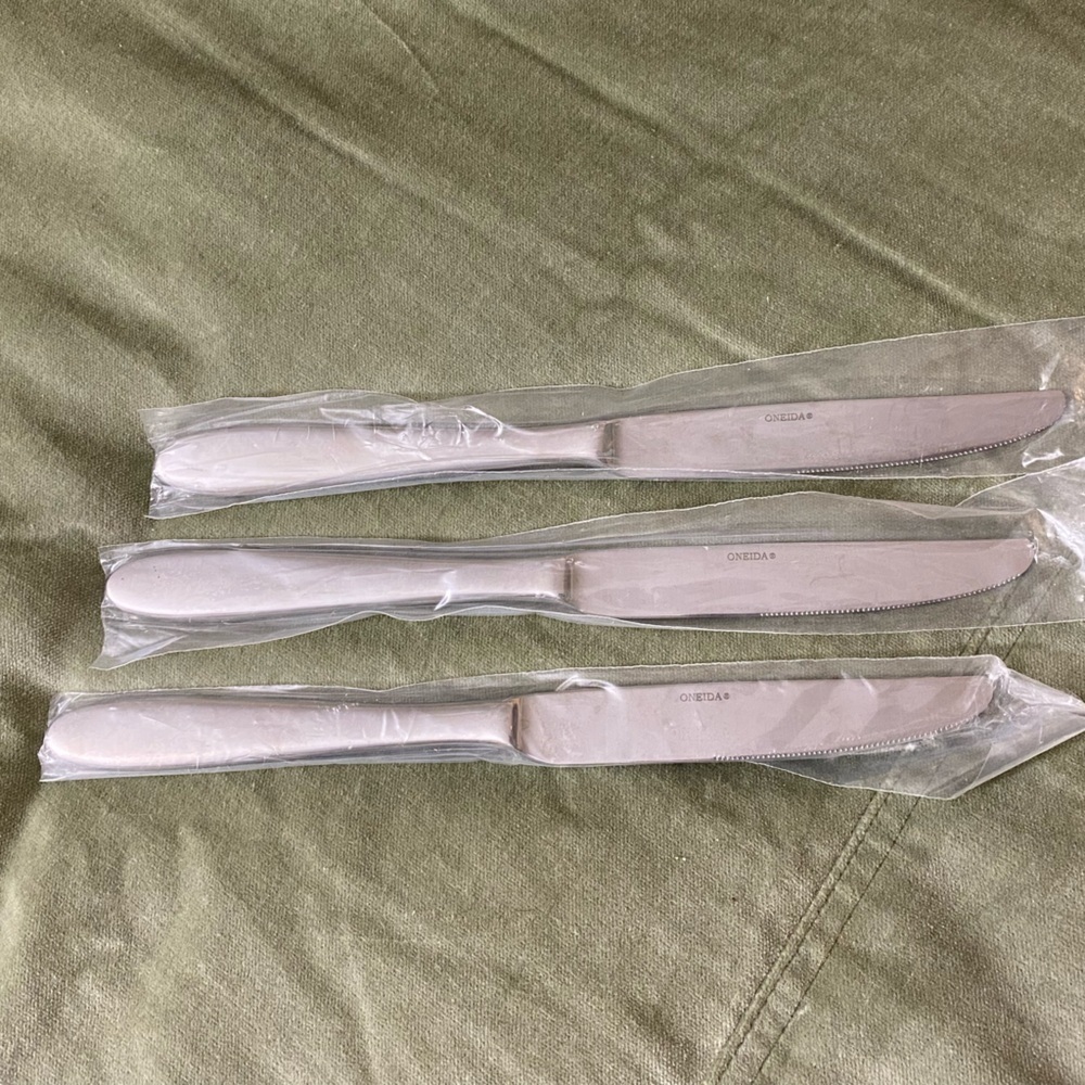 Oneida knives set of three brand new still in sleeves